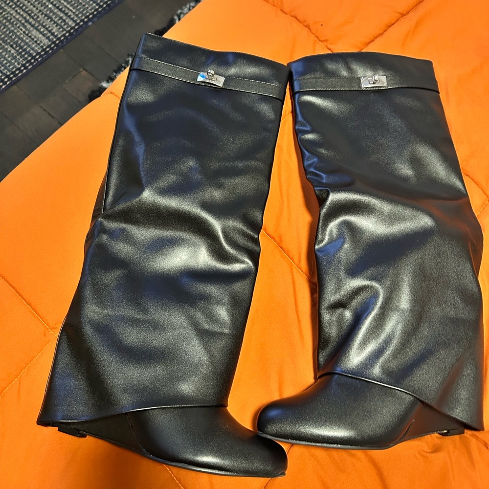 Elegant Black Heeled